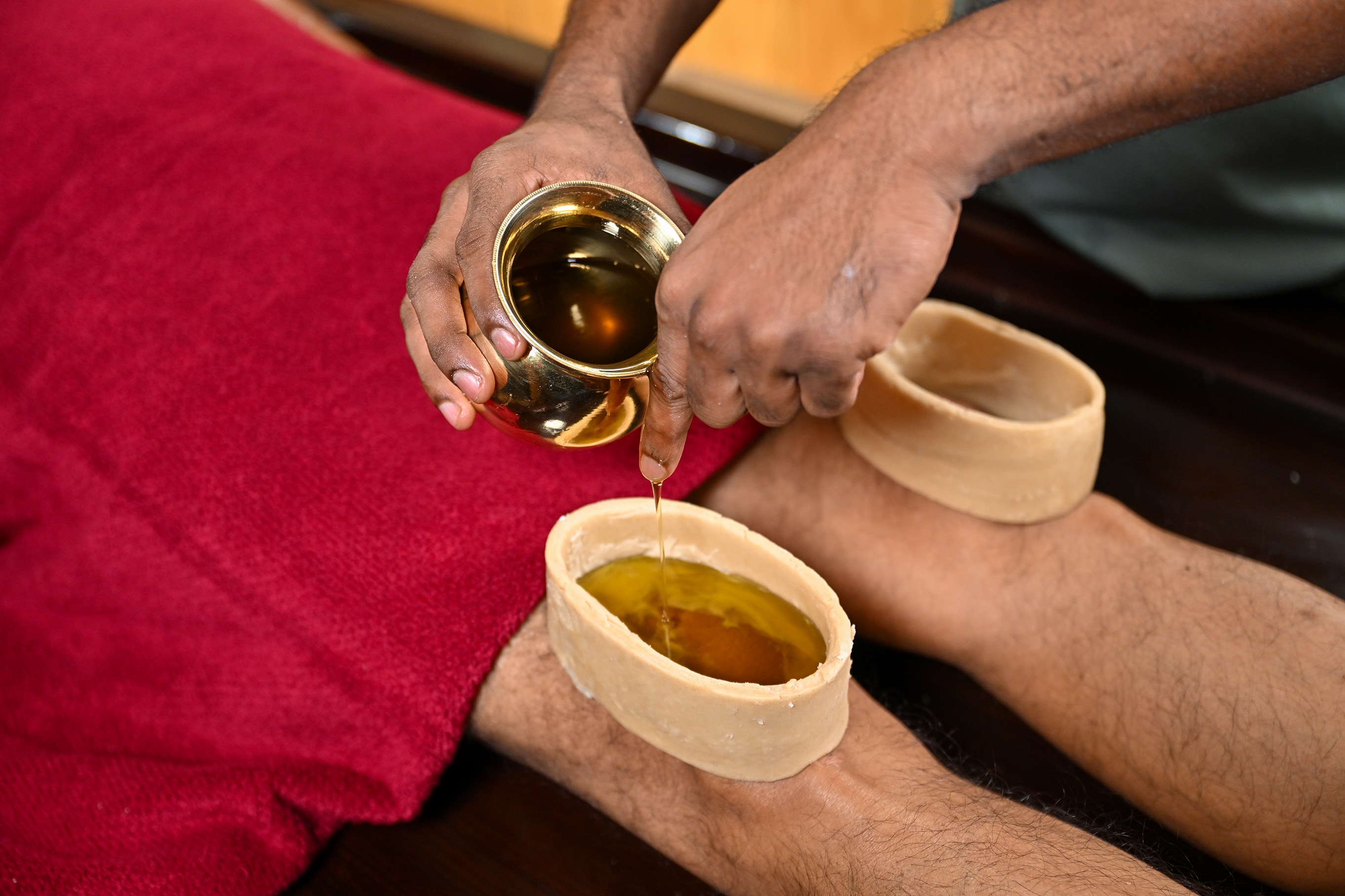 Ayurvedic treatment for joint pain at Dhanwanthari Ayurveda Clinic Dubai