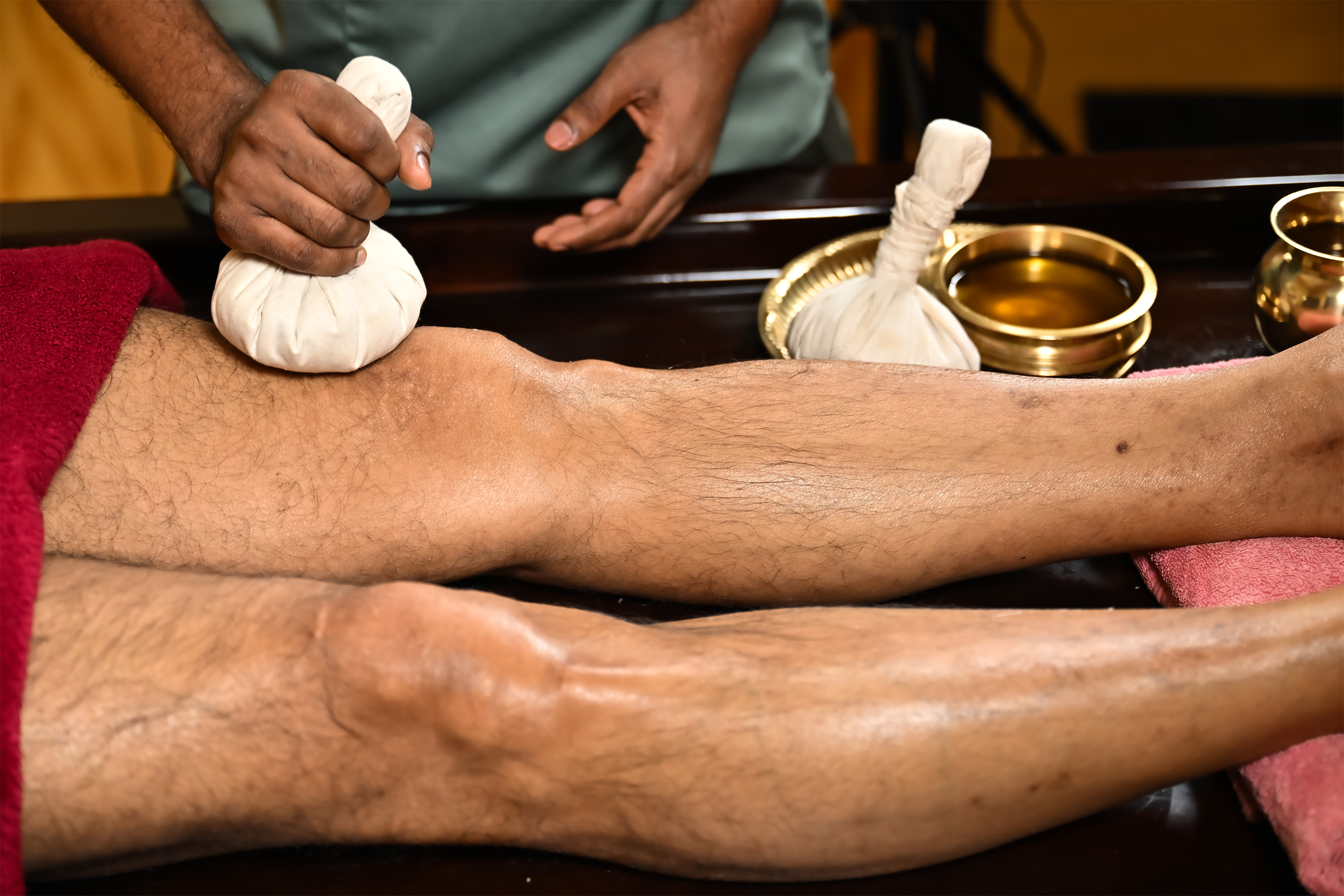 Manal Kizhi Valuka Swedam therapy in Dubai at Dhanwanthari Ayurveda